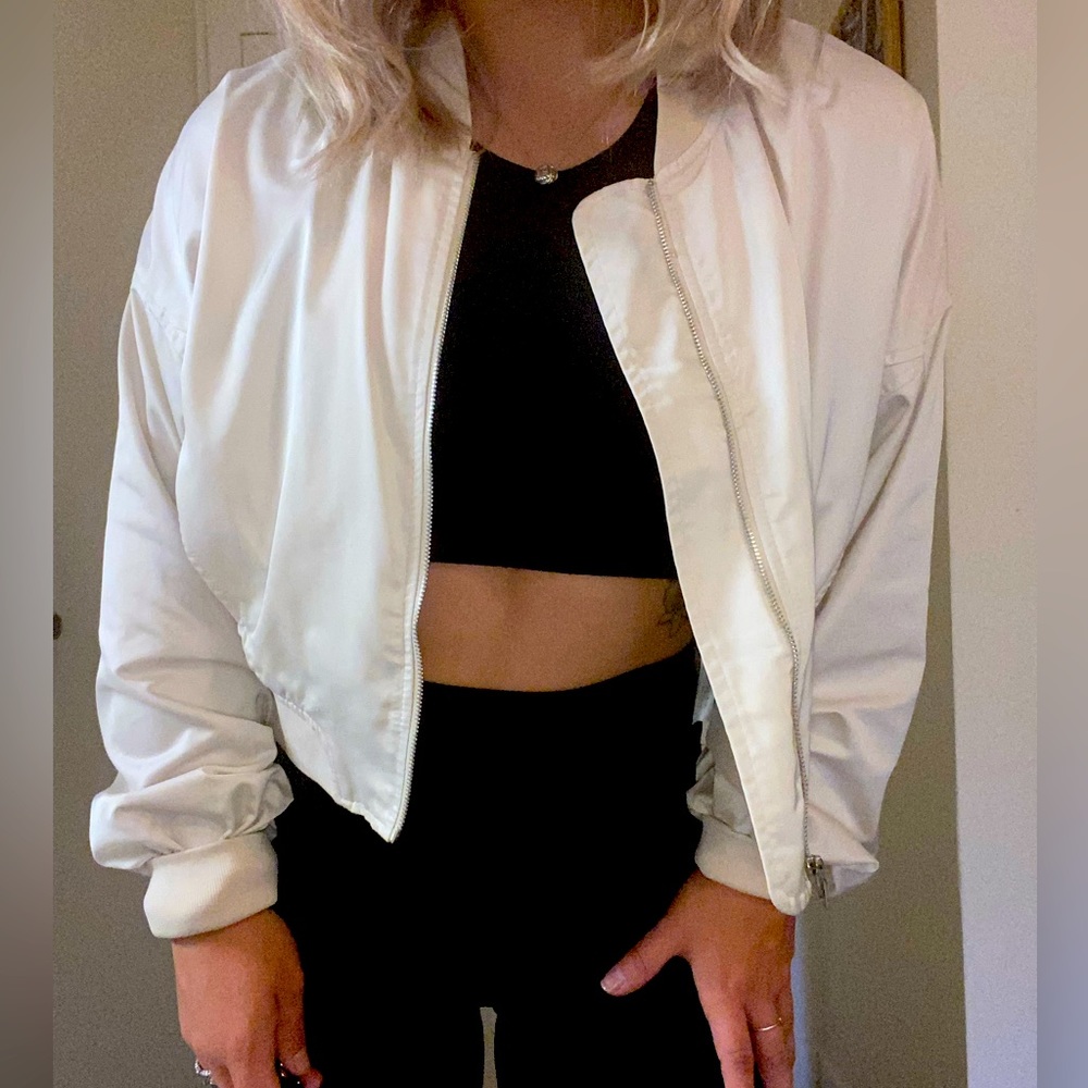 Zara XS Satin cropped off-white Bomber with pockets and zipper